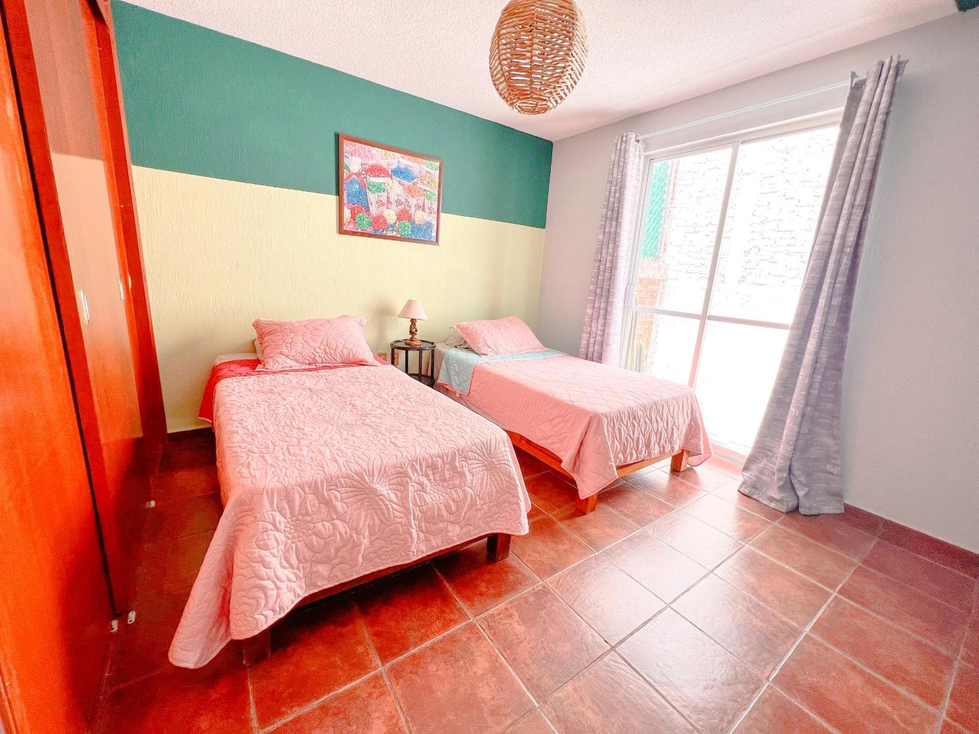 Colorful Family Condo With Terrace And Free Parking Guanajuato Extérieur photo